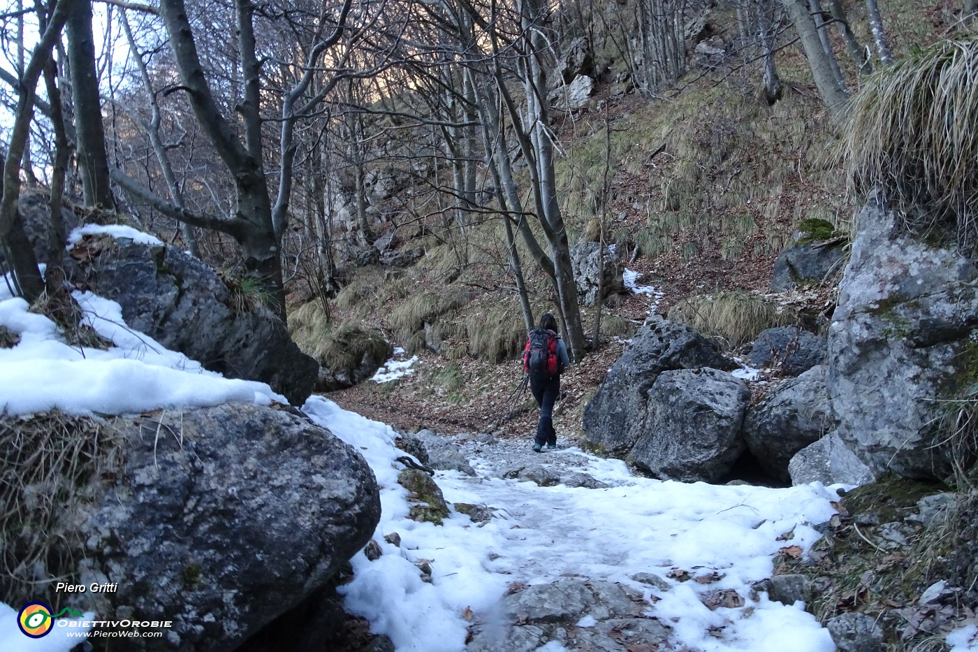 19 Incomincia le neve anche ghiacciata....JPG